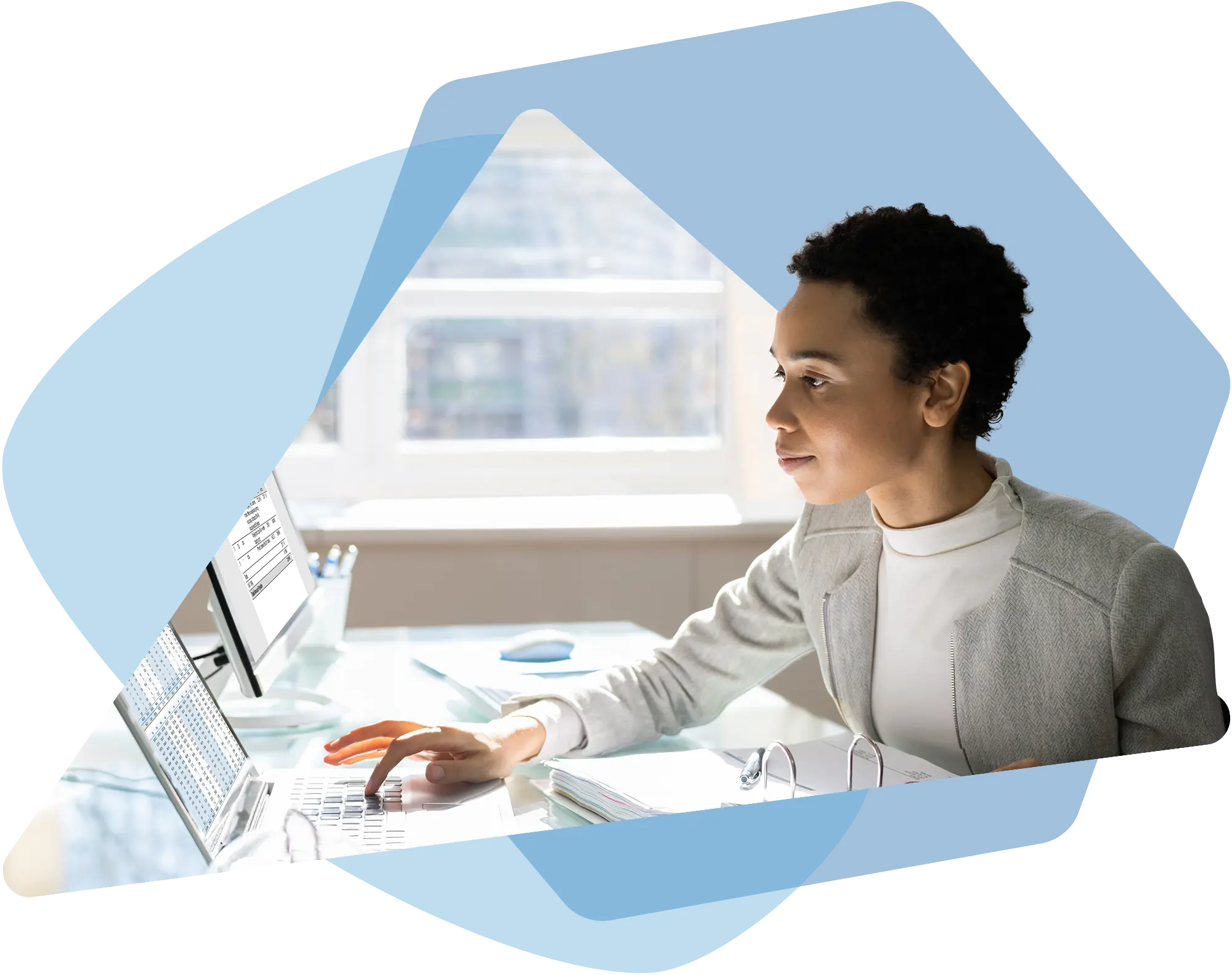 cpa working on her construction payroll software integration